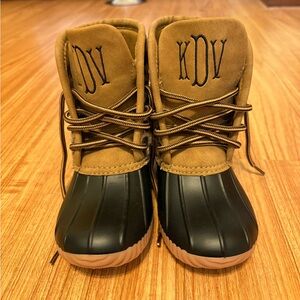 Marley Lilly Kids Sz 10 Monogrammed Faux Suede & Fabric Leopard Print Duck Boot‎